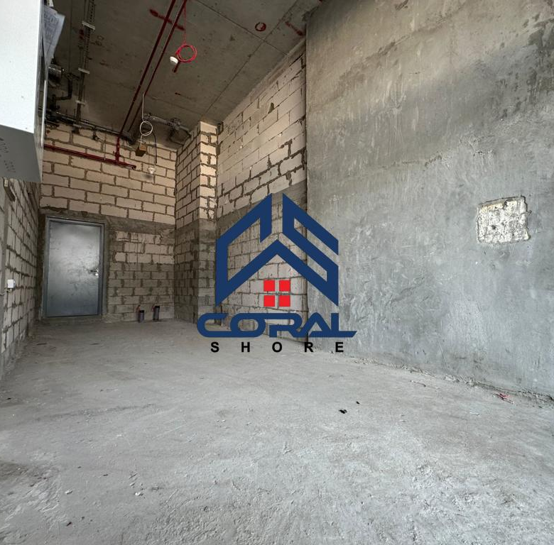 Rare Unit of a Small retail Facing DirectlyLagoons
