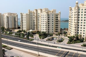 Beautiful 3 bedroom shoreline apartment with balcony in attractive price